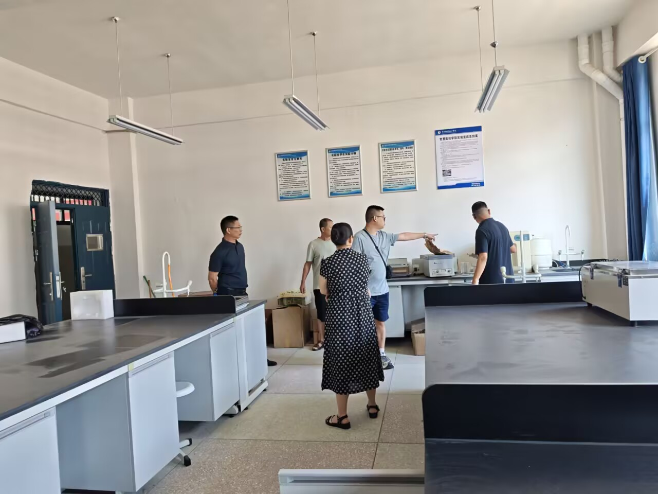 院长带队查隐患 安全整洁迎开学