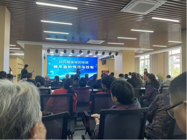 健康知识进社区 志愿服务暖人心