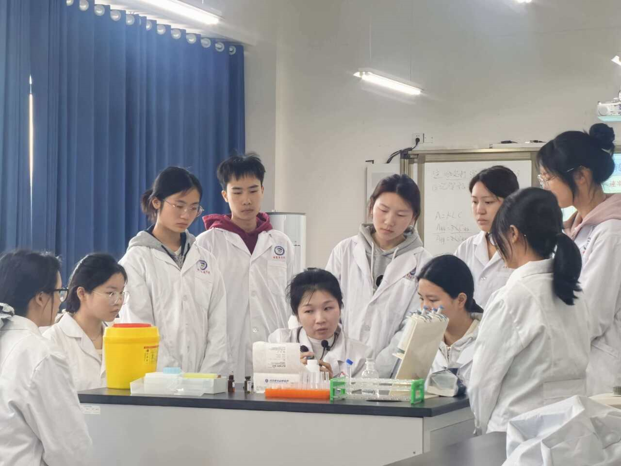 智慧医技学院圆满完成本学期公开示范课活动